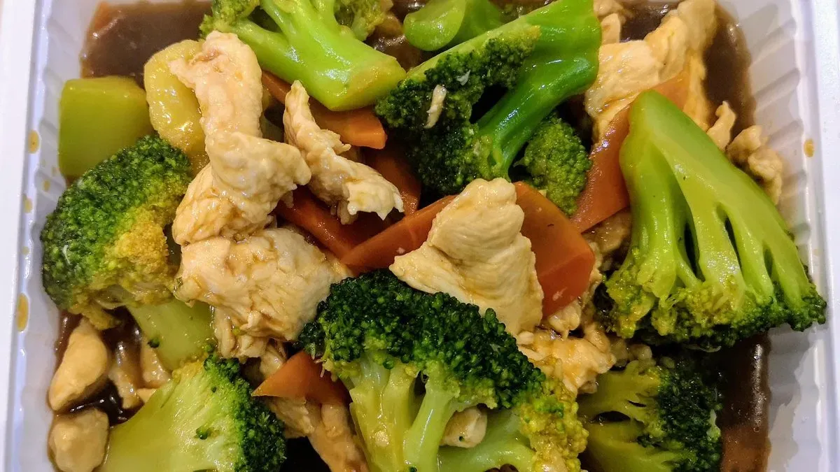 Brokkolis csirkehús/ Chicken with broccoli