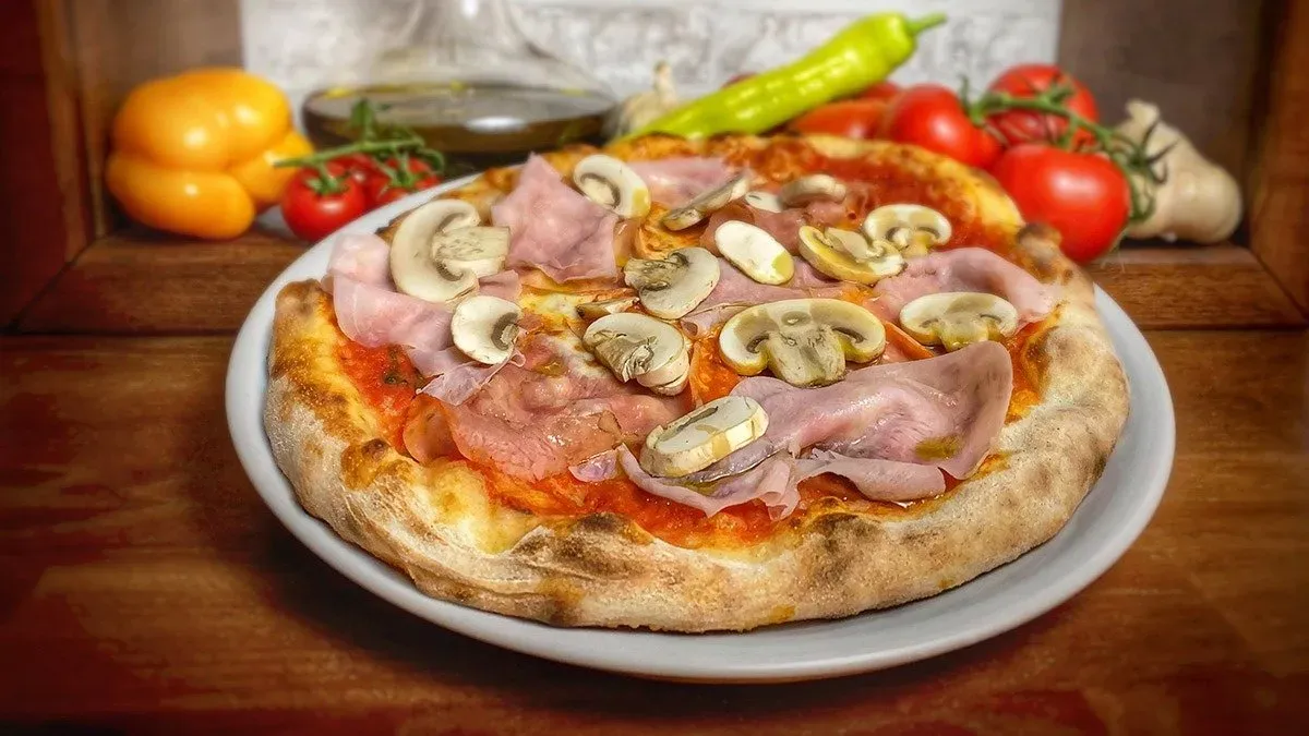 Prosciutto e funghi