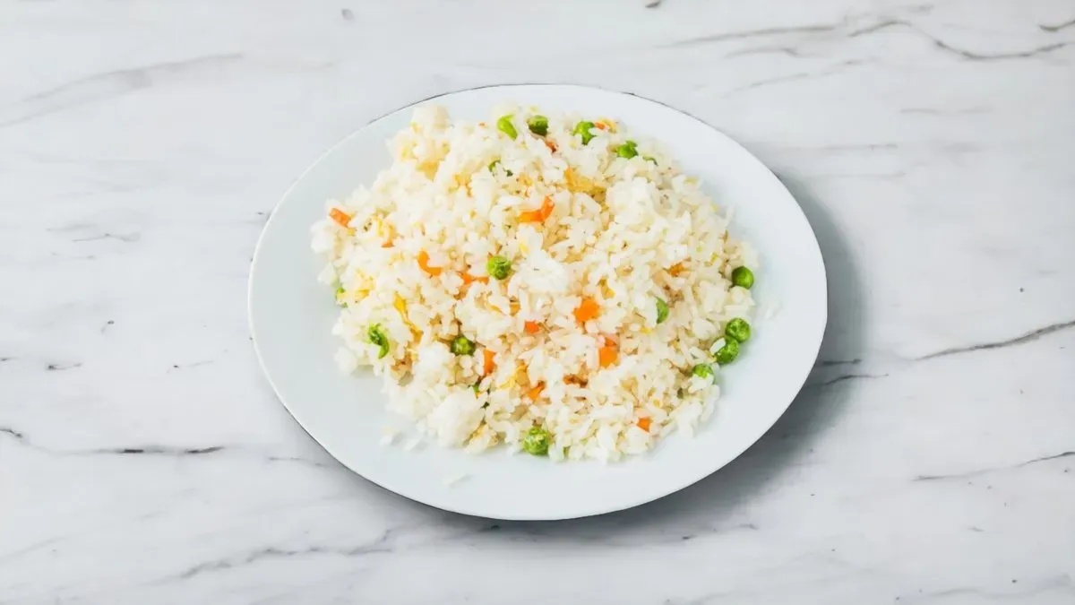 27. Pirított tojásos rizs - Cơm chiên trứng