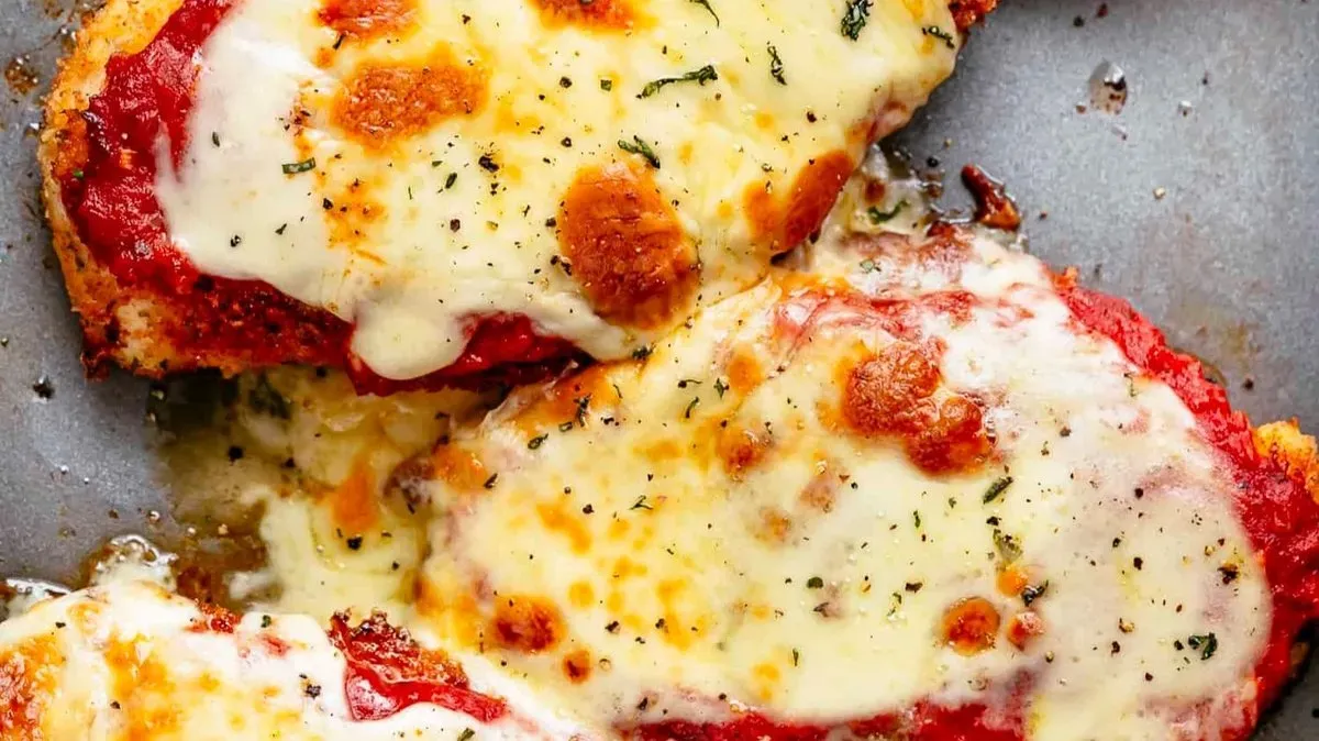 Mediterrán csirkemell (mozzarella, paradicsom, bazsalikom), választható körettel