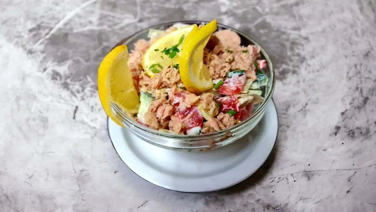 Tonhalas séfsaláta parmezánnal