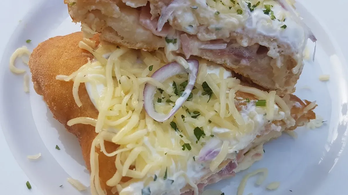 Baconnal töltött lángos (XXL)