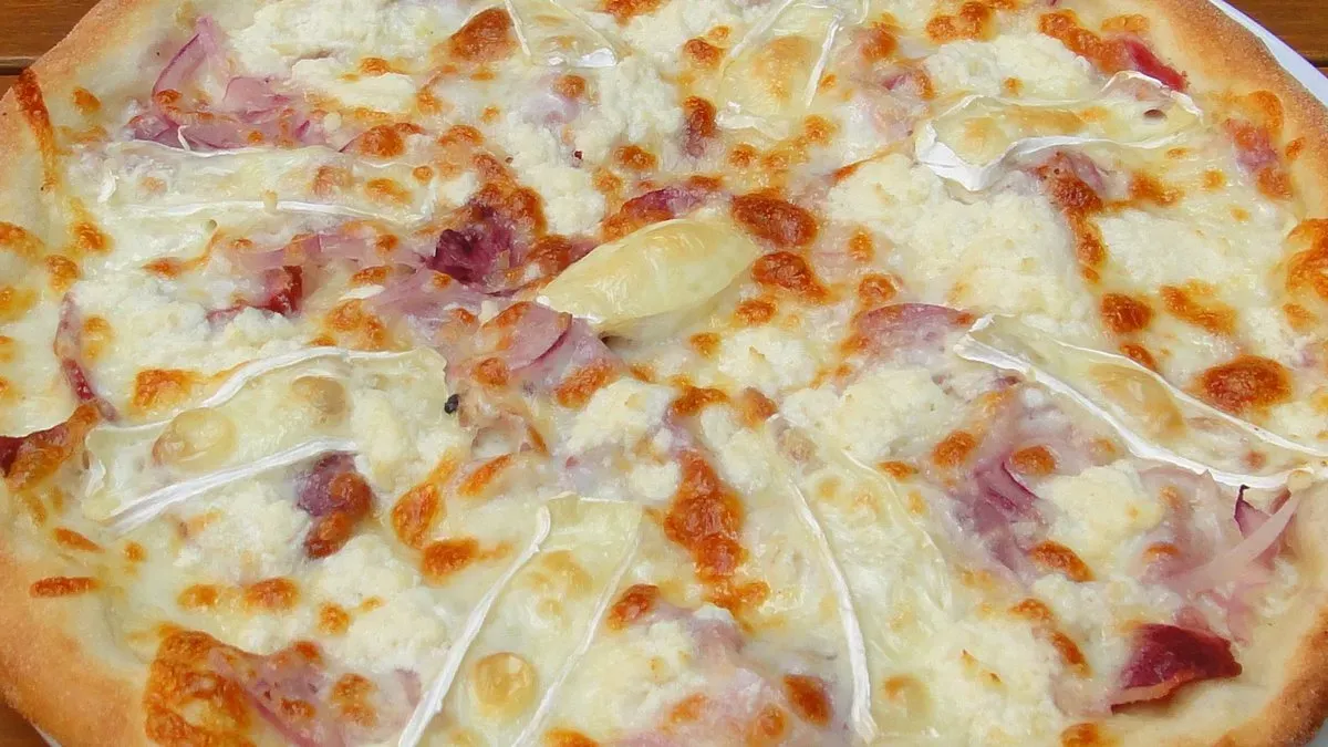 Ínyenc pizza ( juhtúrós )