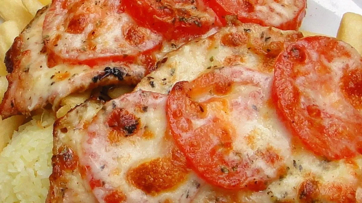 Bazsalikomos mozarellás csirke, héjas steak burgonya (XXL) 28-30 dkg hússal