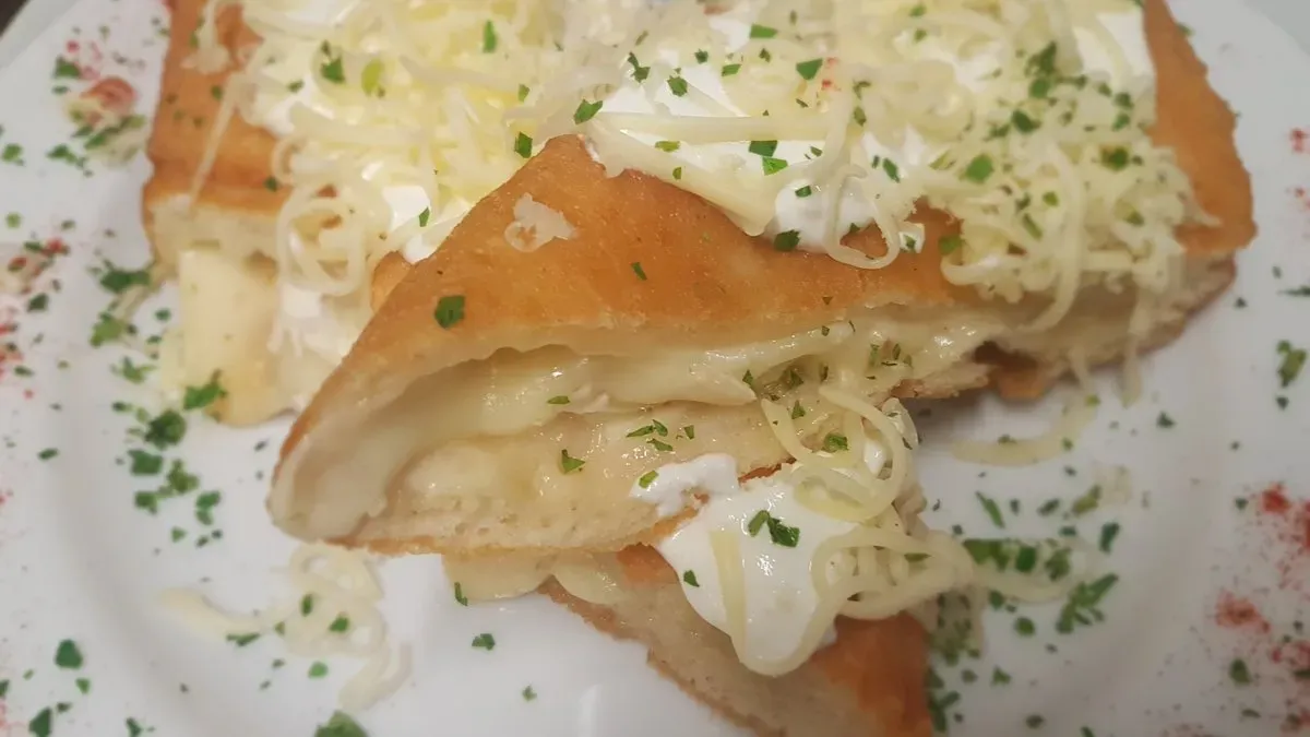 Sajttal töltött lángos (XXL)