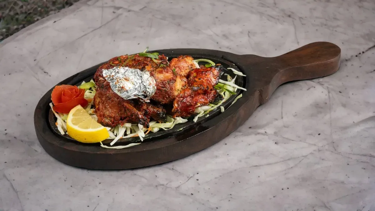 25. Punjabi Tandoori Chicken fél(Tandoorban grillezett fűszeres fél csirke)