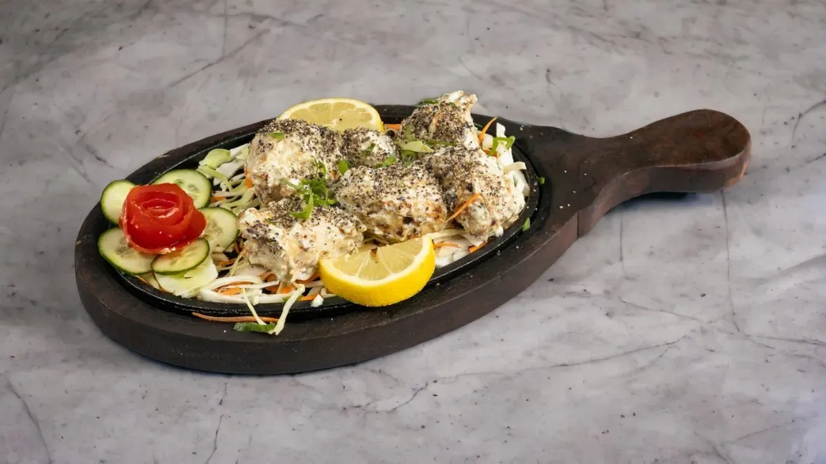23. Kaali Mirch Tikka(Sajtos, kesudiós, fekete borsos pácban érlelt)