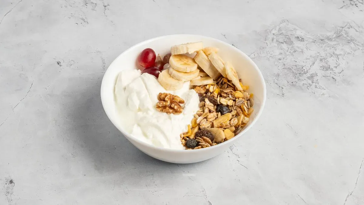 Snacks greek yogurt and granola