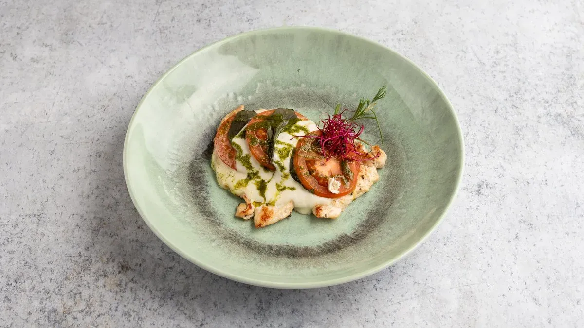 Petto di Pollo alla Caprese con Mozzarella Fior di Latte