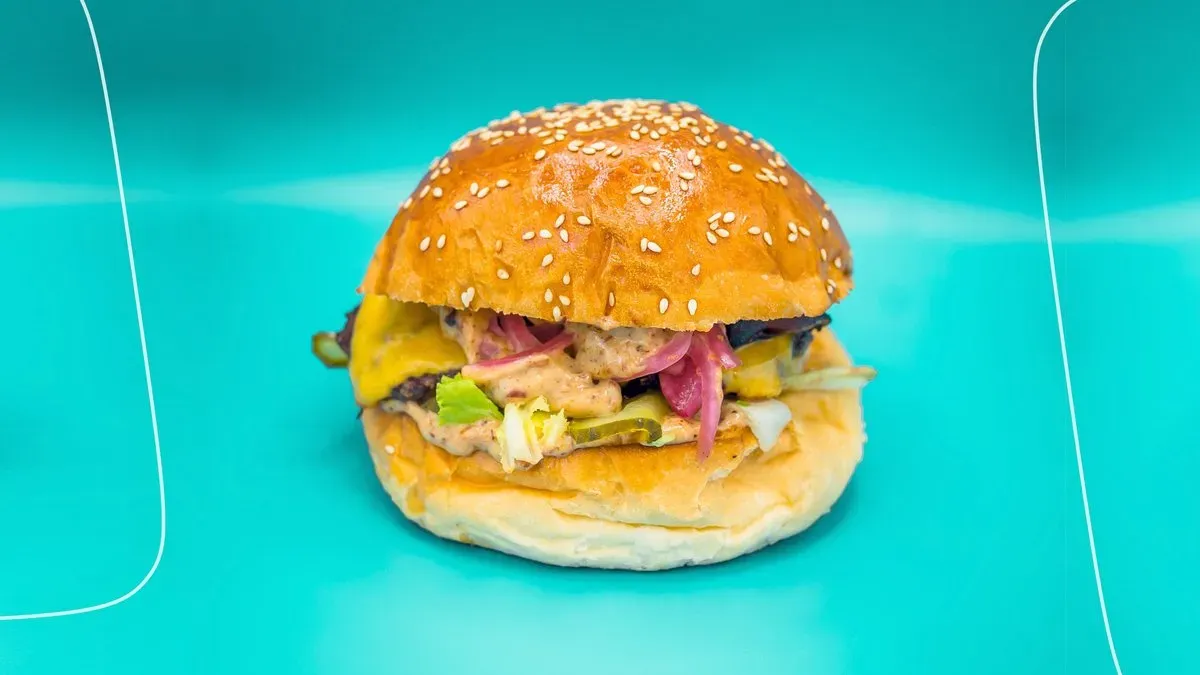 THE BACONNAISE BURGER