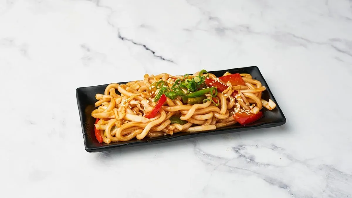 Sült udon tészta