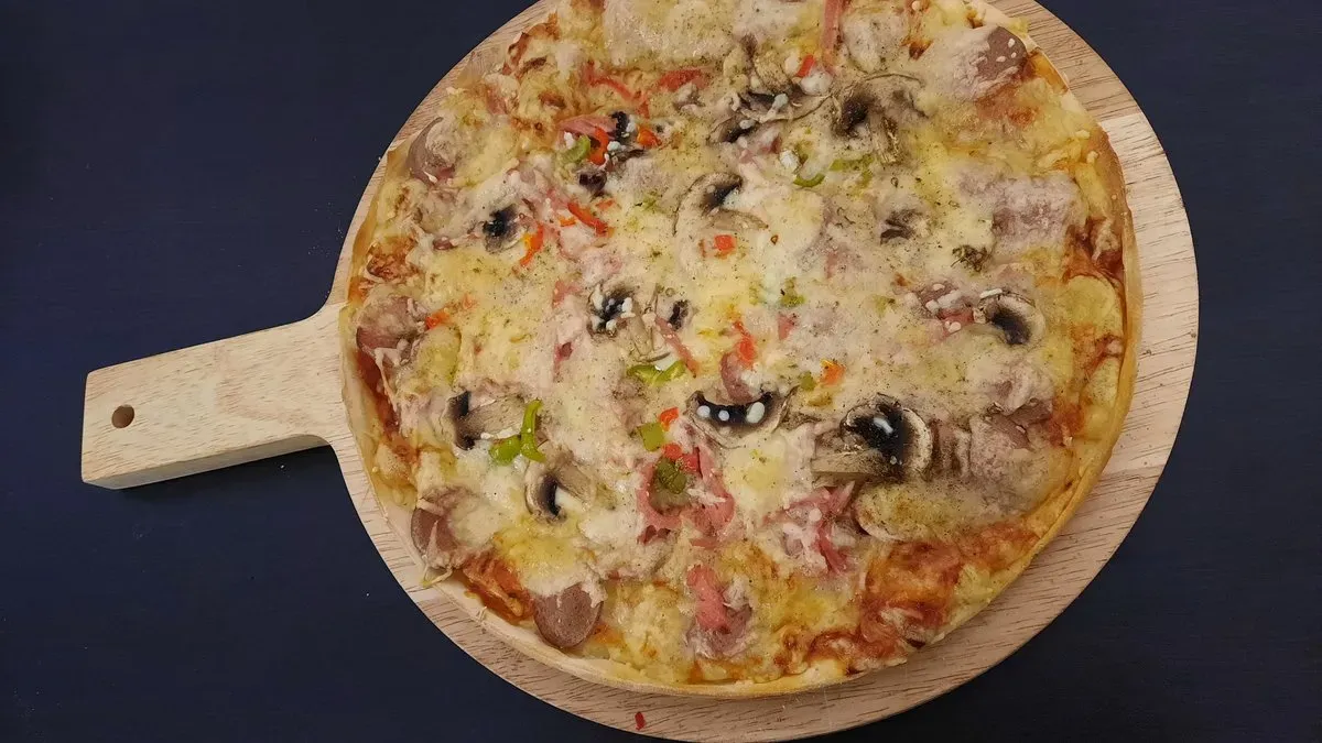 Persian Mix Pizza