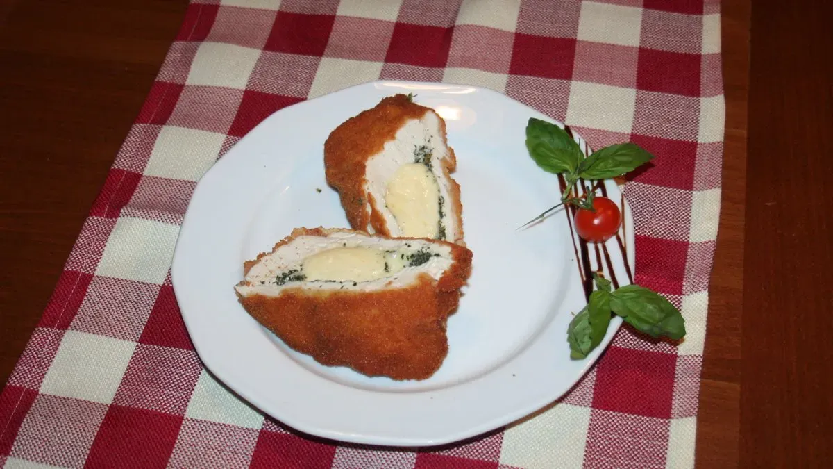 Pulykamell mozzarellával, bazsalikommal töltve
