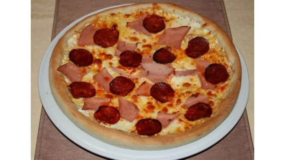 Fokhagymás-tejfölös pizza (30 cm)