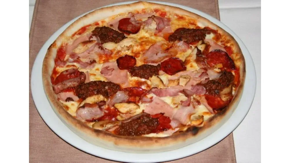 Húsos pizza (26 cm)