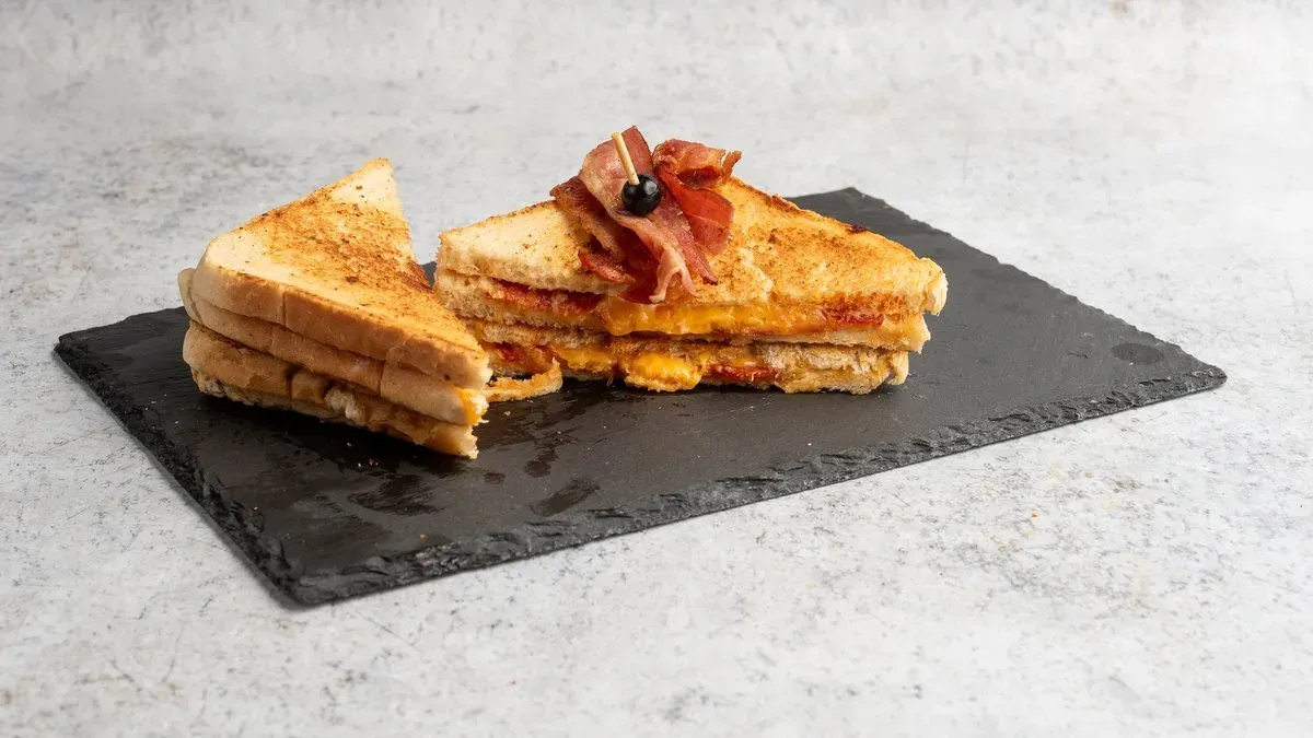 The Bacon Cheddar