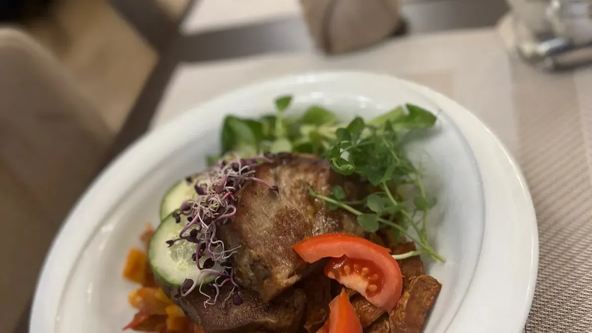 Magyaros mangalica steak lecsós burgonyával