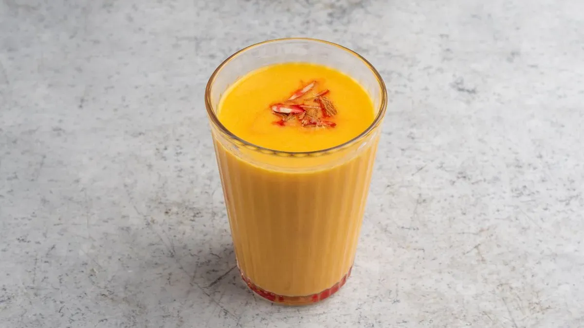 Mango lassi