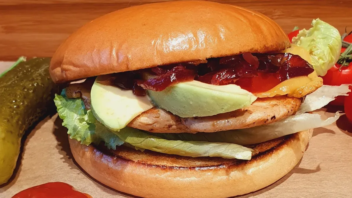 OINOS CSIRKE BURGER