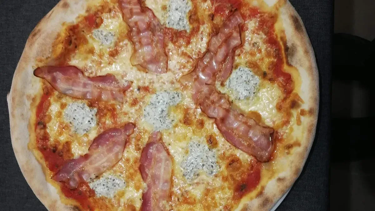 PIZZA DELLA CASA20cm