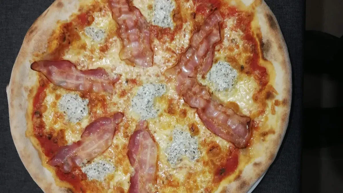 PIZZA DELLA CASA
