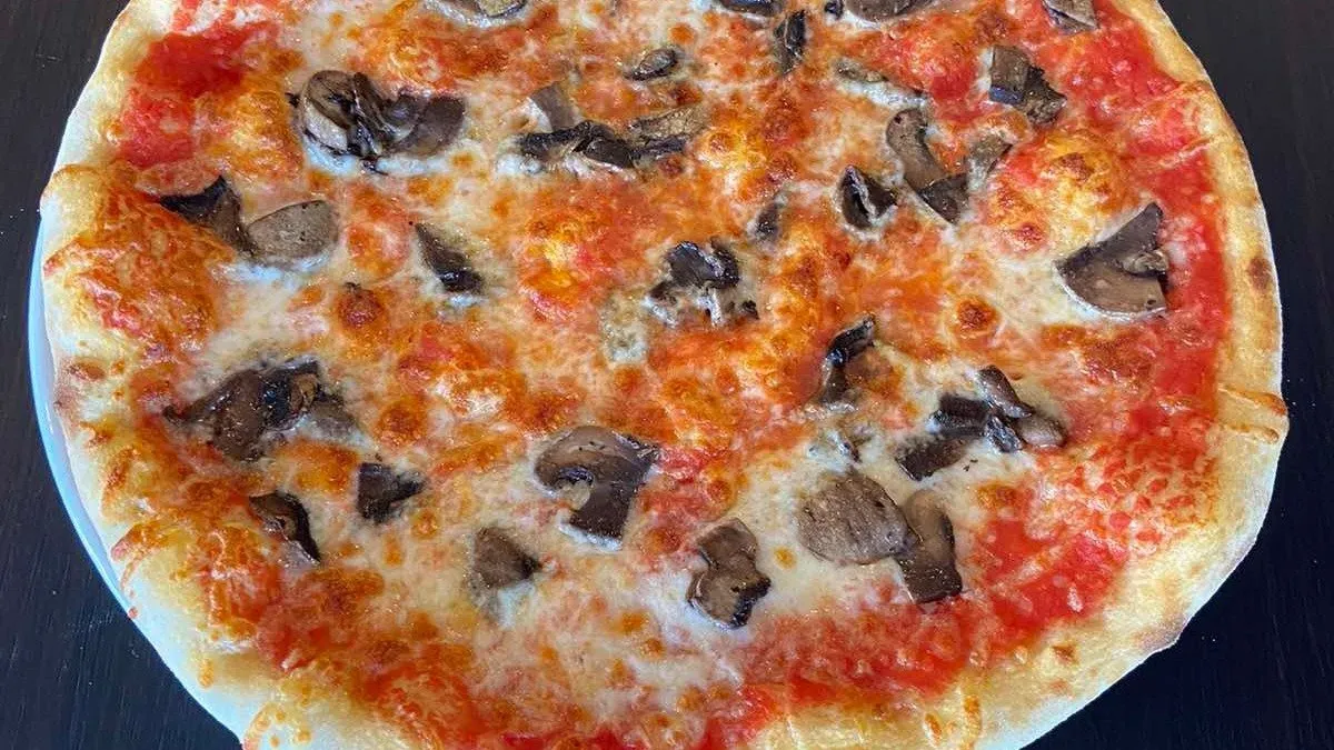 Funghi (V) pizza