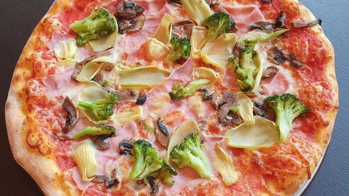Quattro stagioni pizza