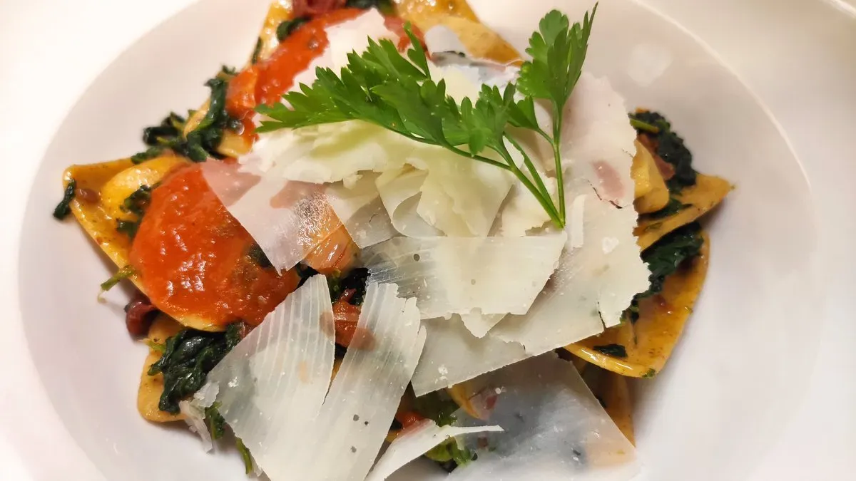 Ricottás, vargányás ravioli