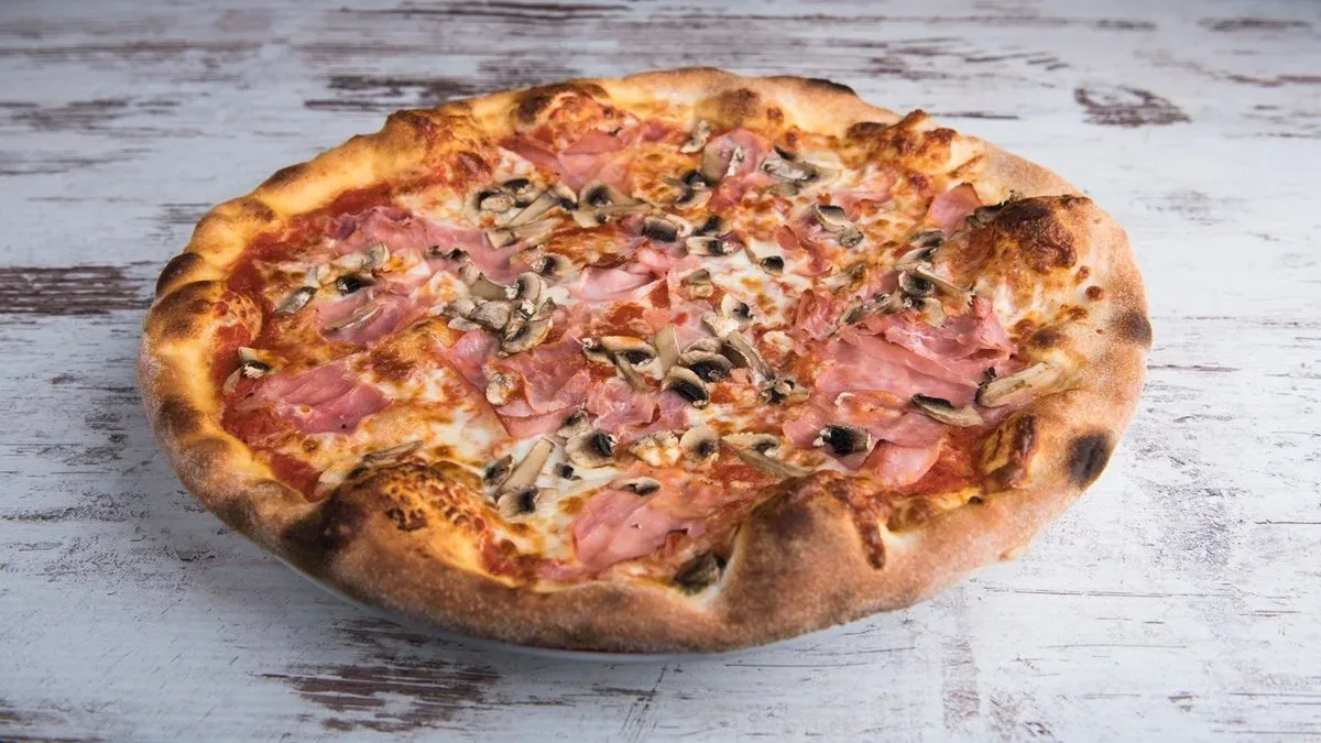Cotto e funghi Pizza