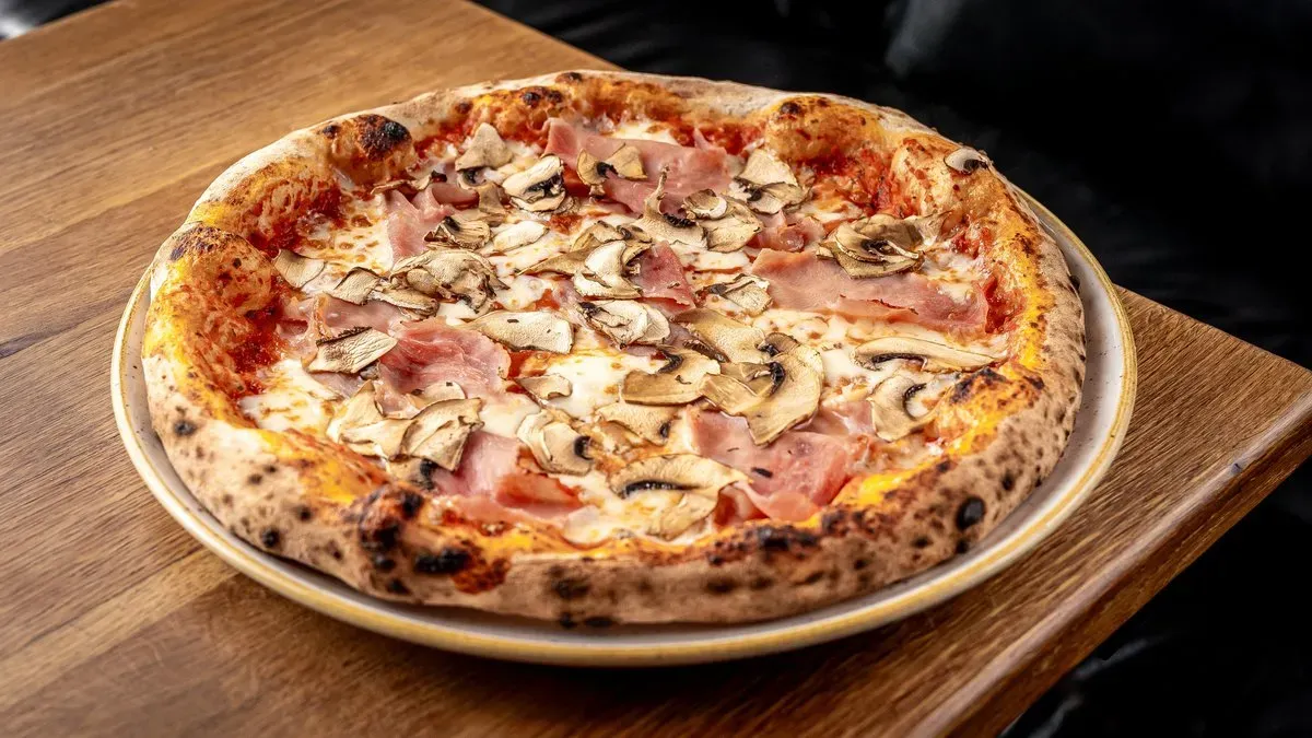 PROSCIUTTO E FUNGHI