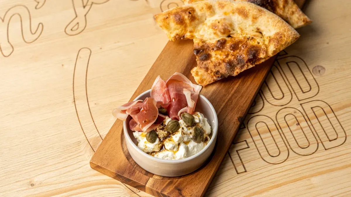 Pizzakenyér ricotta-parma