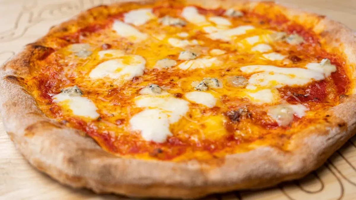 QUATTRO FORMAGGI PIZZA
