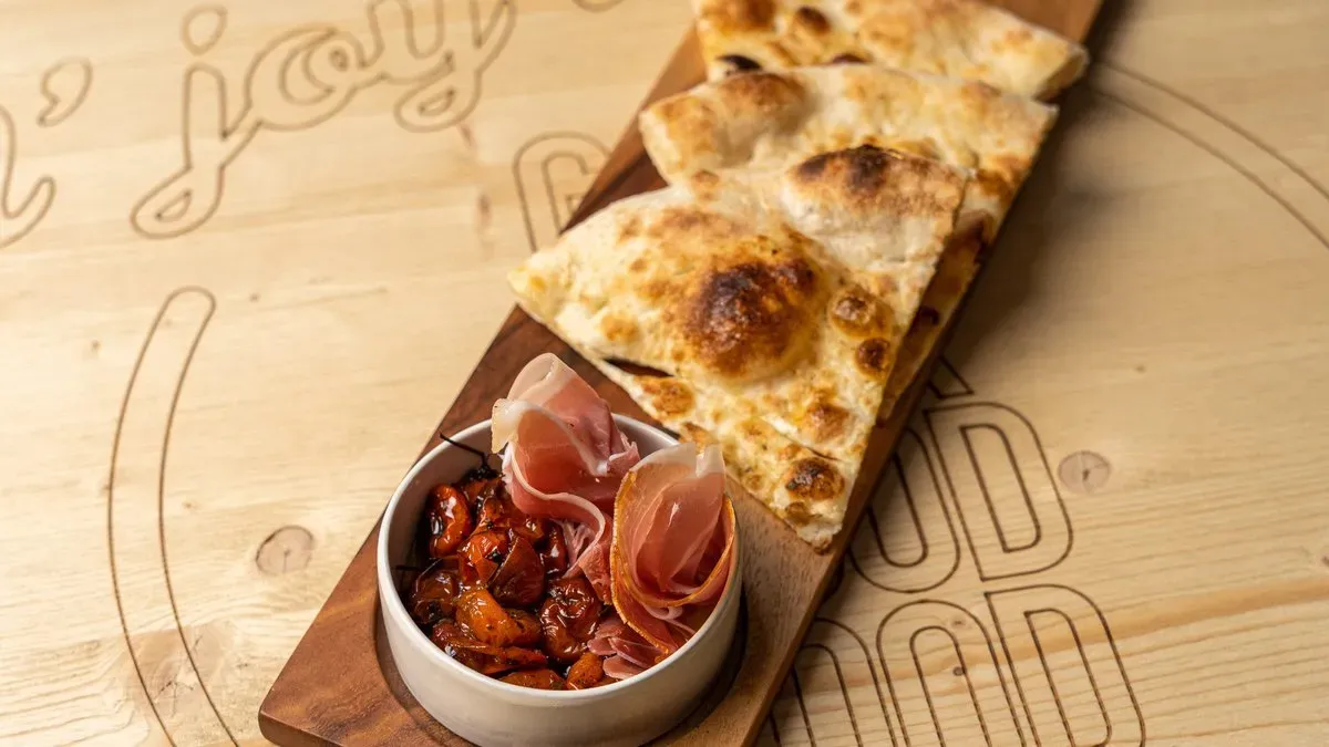 Pizzakenyér sültpari-parma
