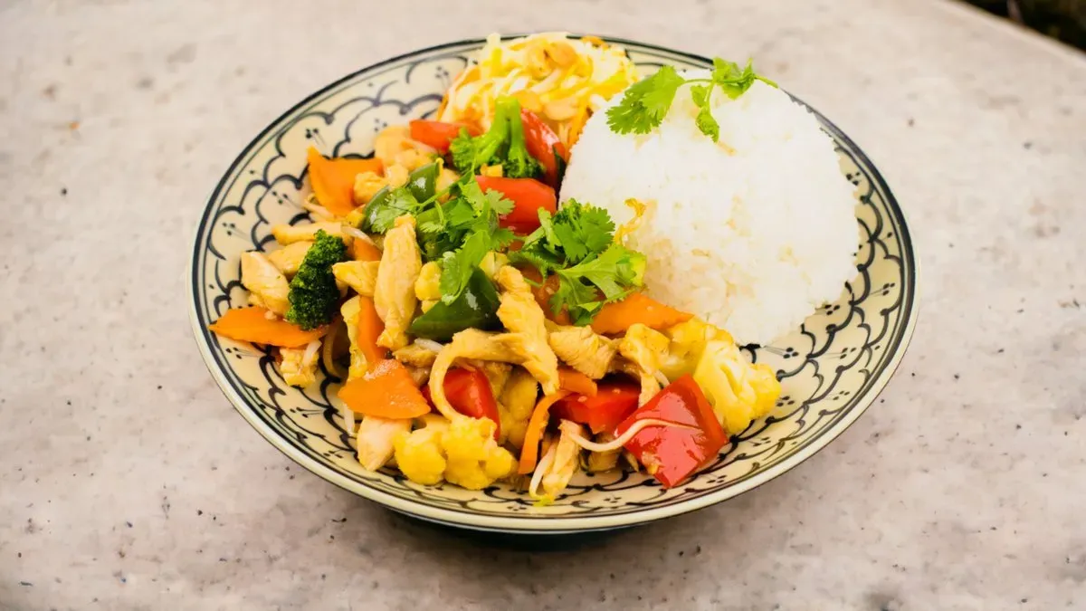 Wok zöldségek rizzsel