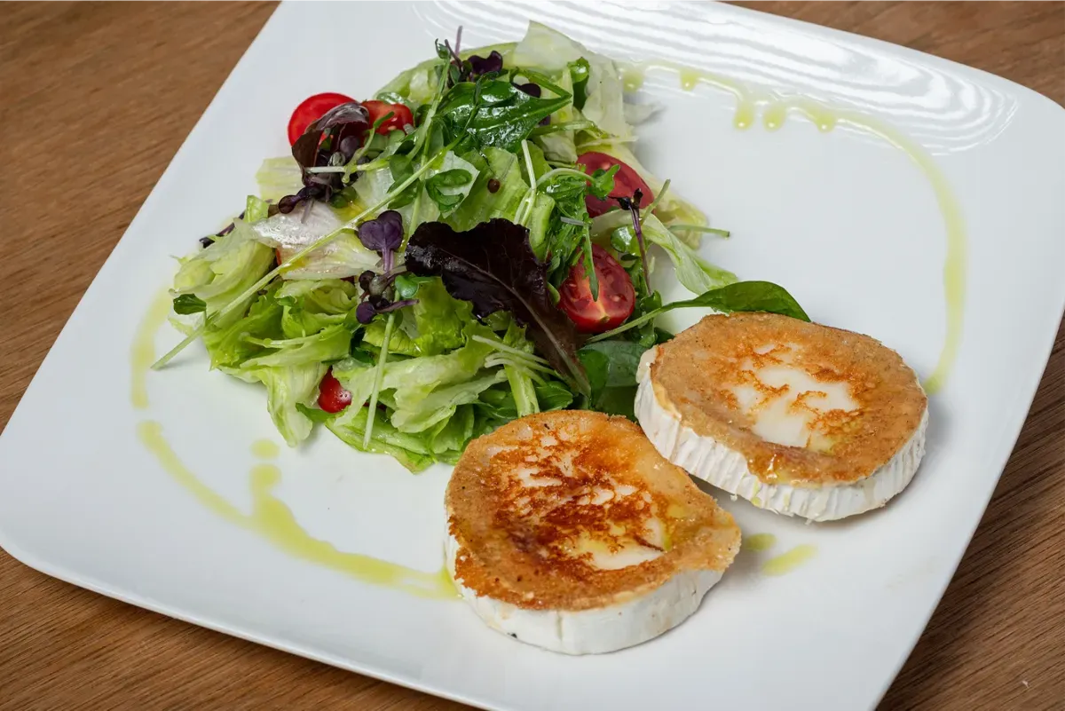 Grillezett kecskesajt