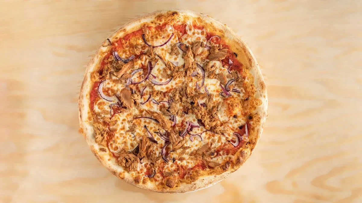 Tonno e cipolla pizza
