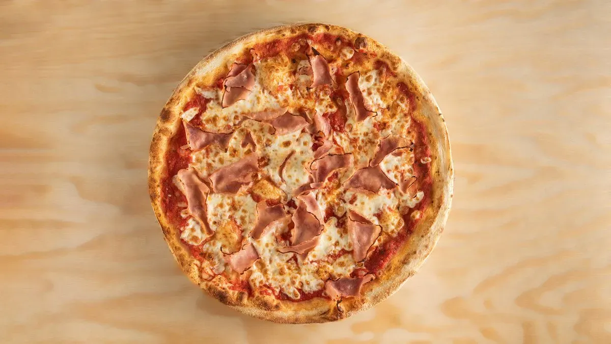 Prosciutto pizza