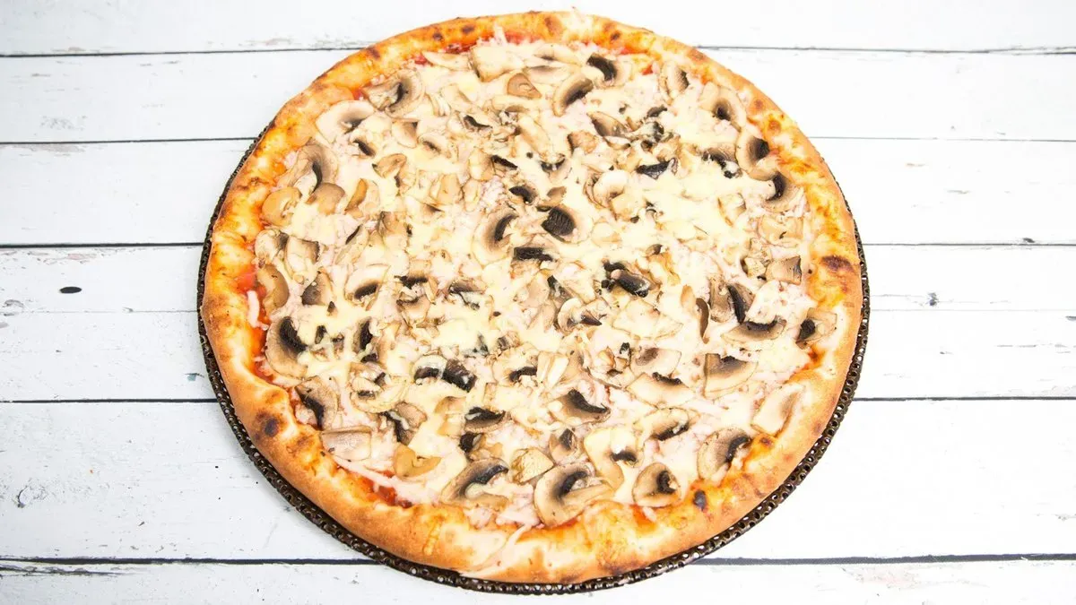 Sonkás-gombás pizza