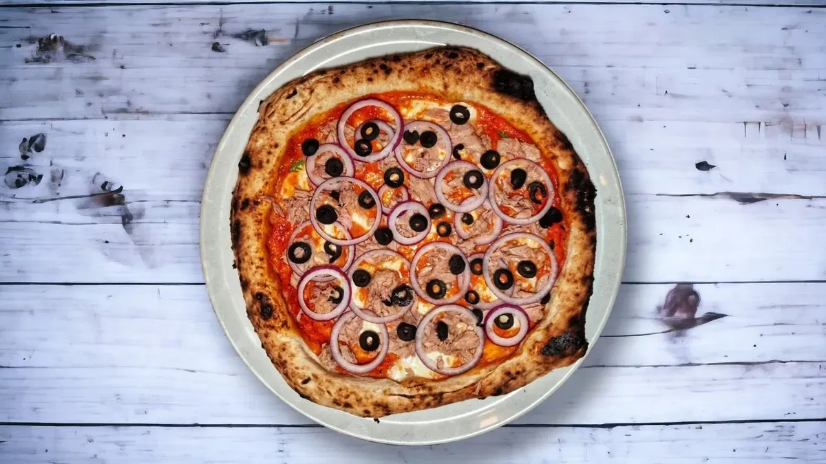 Tonno e cipole pizza