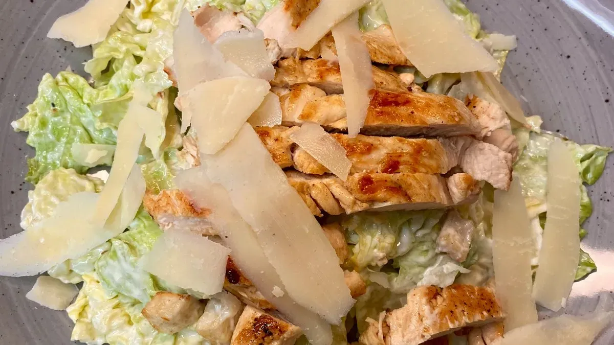 Insalata Cesare con pollo