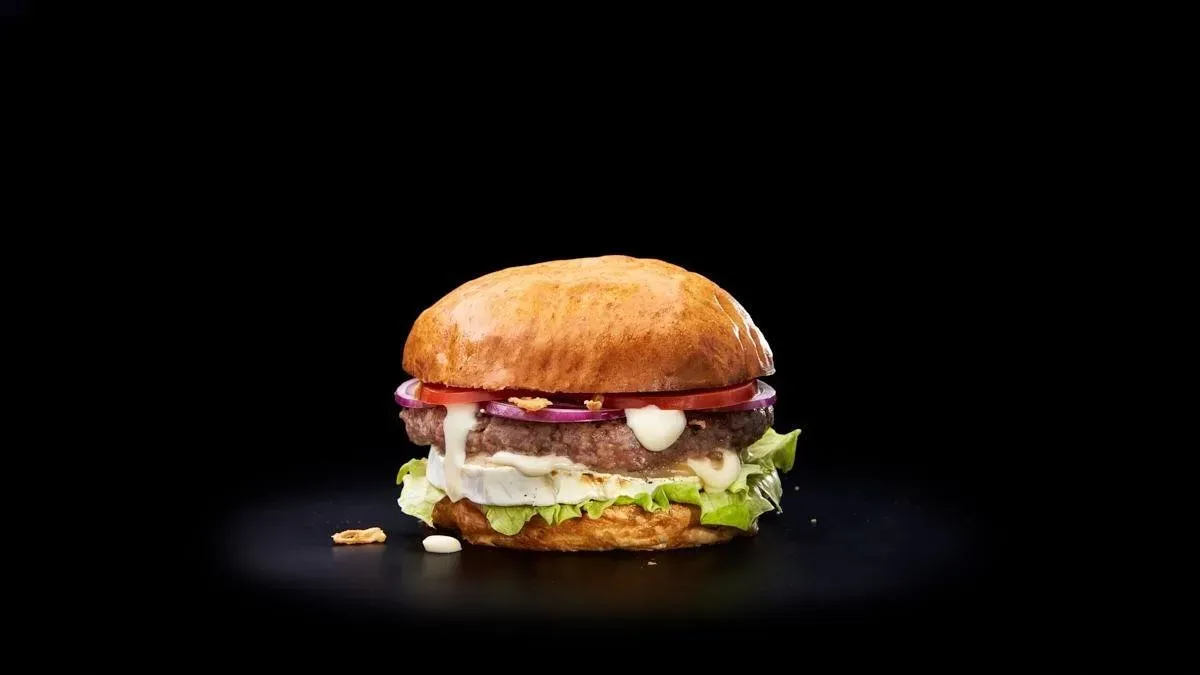 Camembert Beef burger