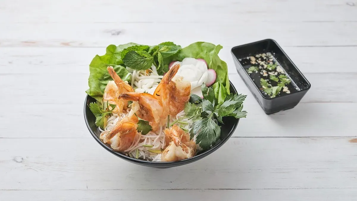 20. Shrimp with ricenoodle / Garnélarák rizstésztával