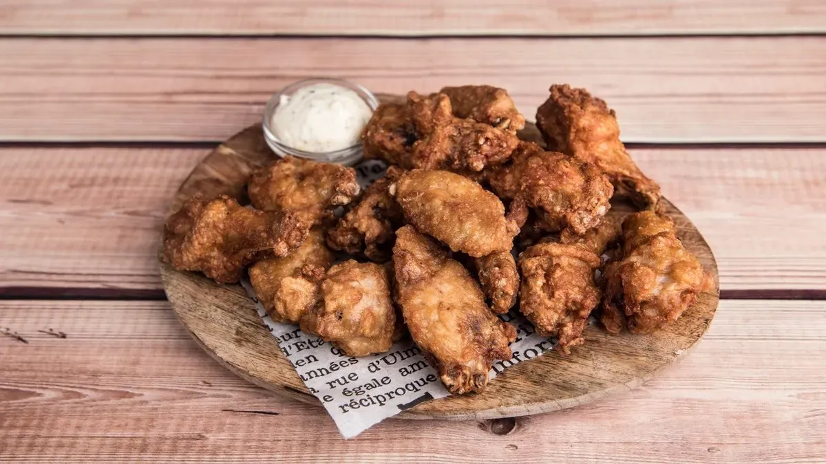 B&B's Wings (15db) + 3 szósz
