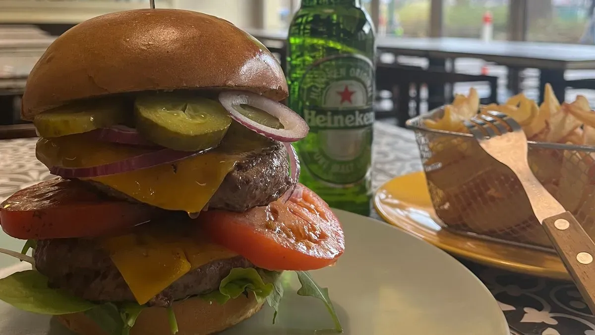 Mr. Blonde Burger