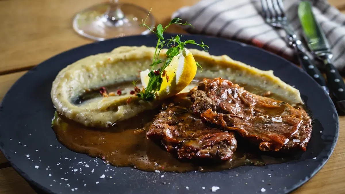 BORJÚ SALTIMBOCCA