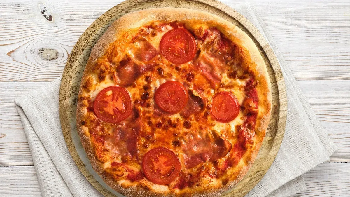 Prosciutto pizza