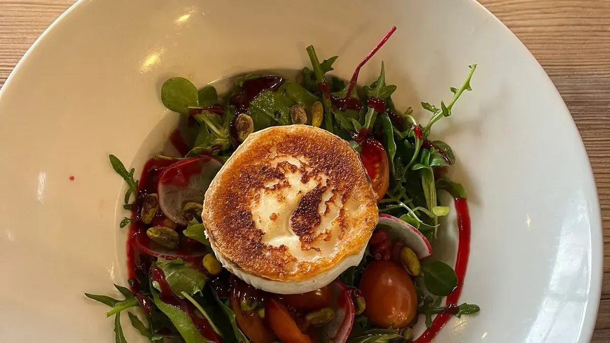 Ensalada de Rulo de Cabra a la Plancha