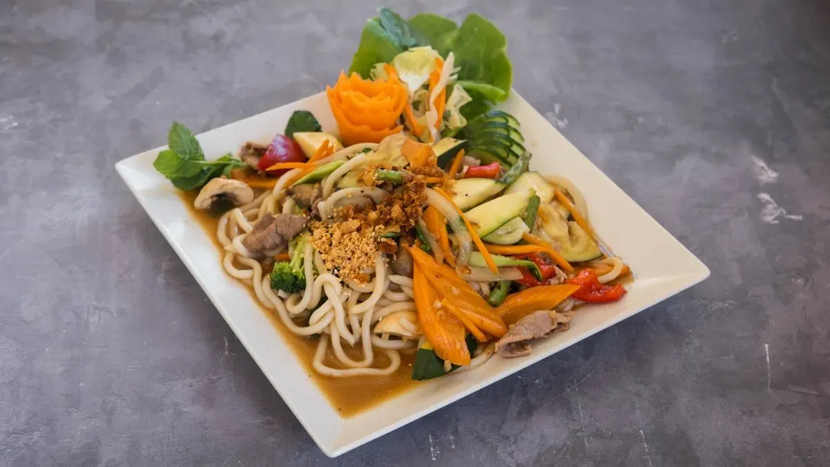 Udon xào gà/Pirított Udon tészta csirkehússal