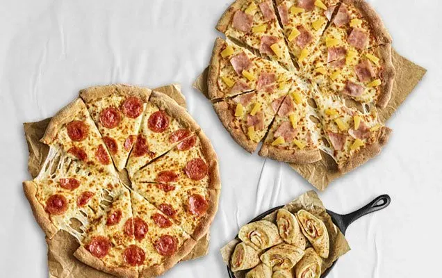 #EgyüttaCsalád menü - 2 közepes pizza + Sonkatekercs (2 db)