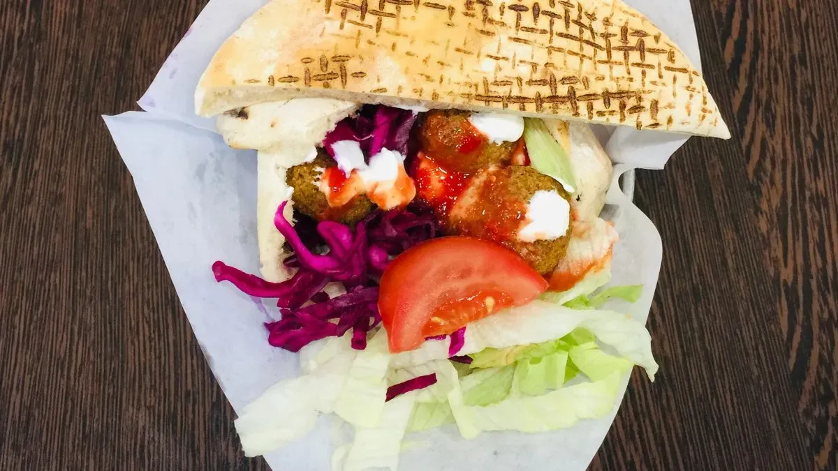 Falafel pitában